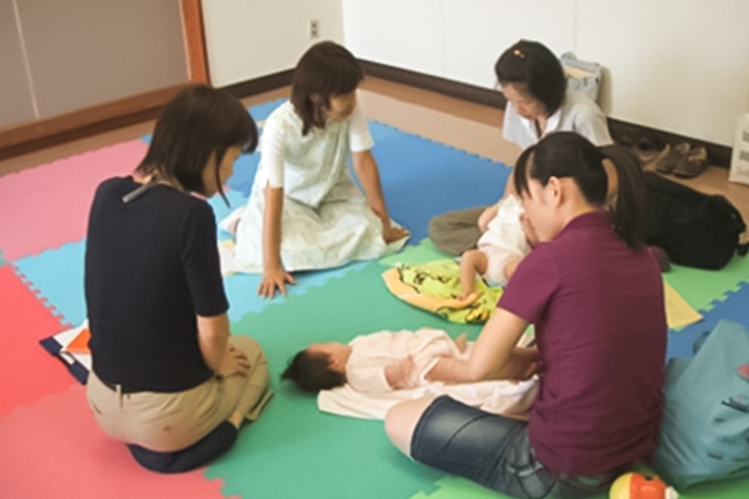 子どもの発達状況を確認 写真