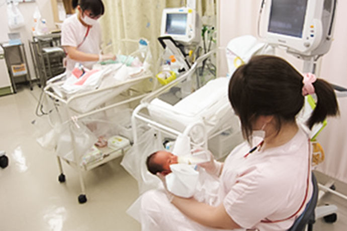 赤ちゃんとお母さんの愛情の橋渡し 写真