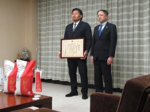 米澤副知事と稲垣選手