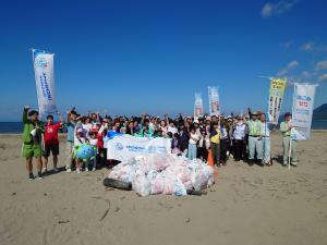 海岸清掃の様子