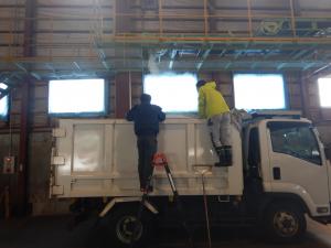 積み込みトラック