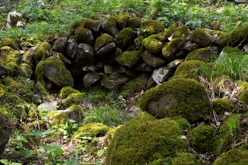 Piled-up stone structures at Goshaya-yamaの画像