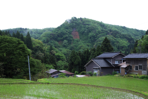 Toramaru-yama Site Photo by Nishiyama Hoichiの画像