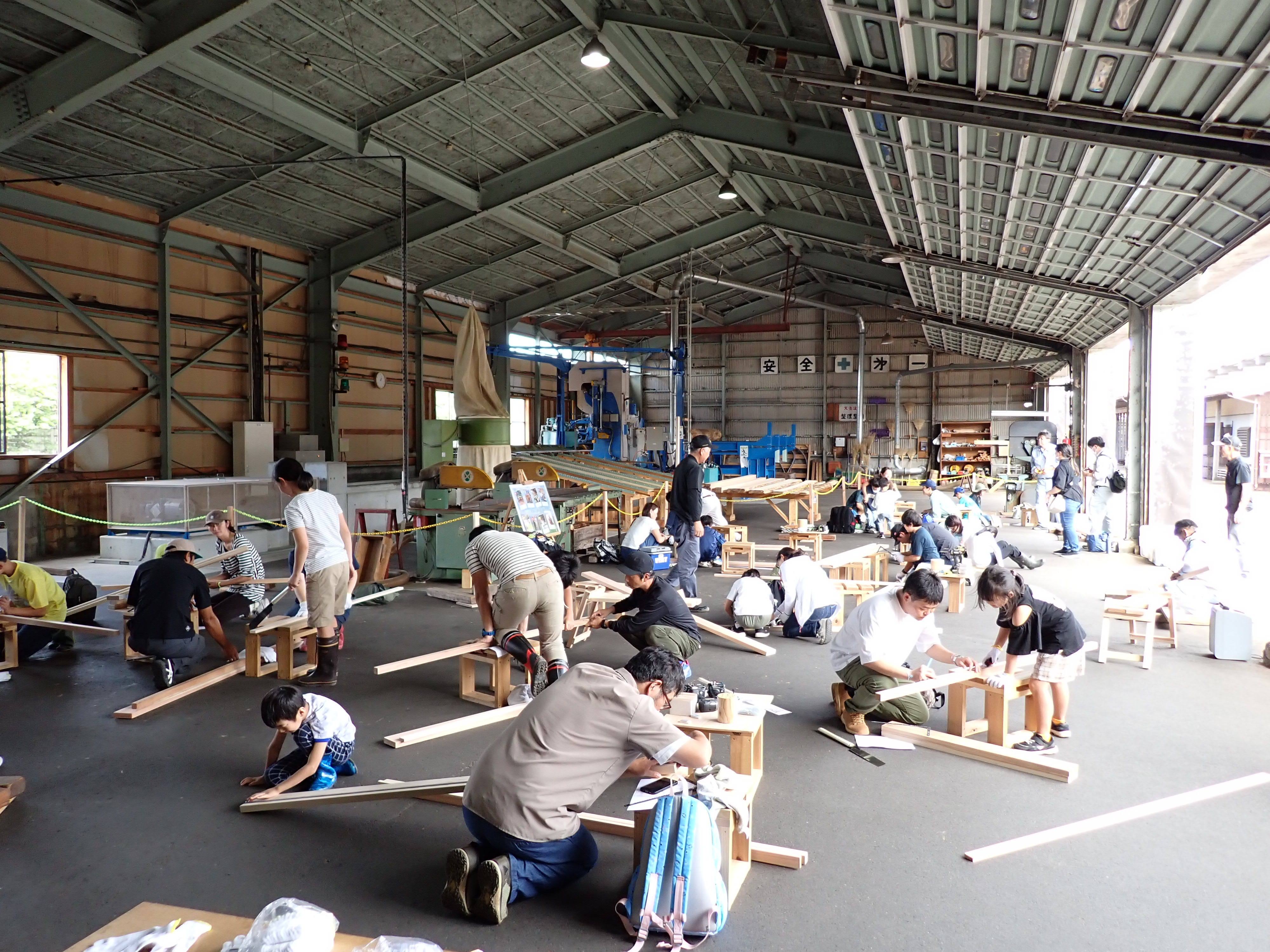 木工体験　全体の様子