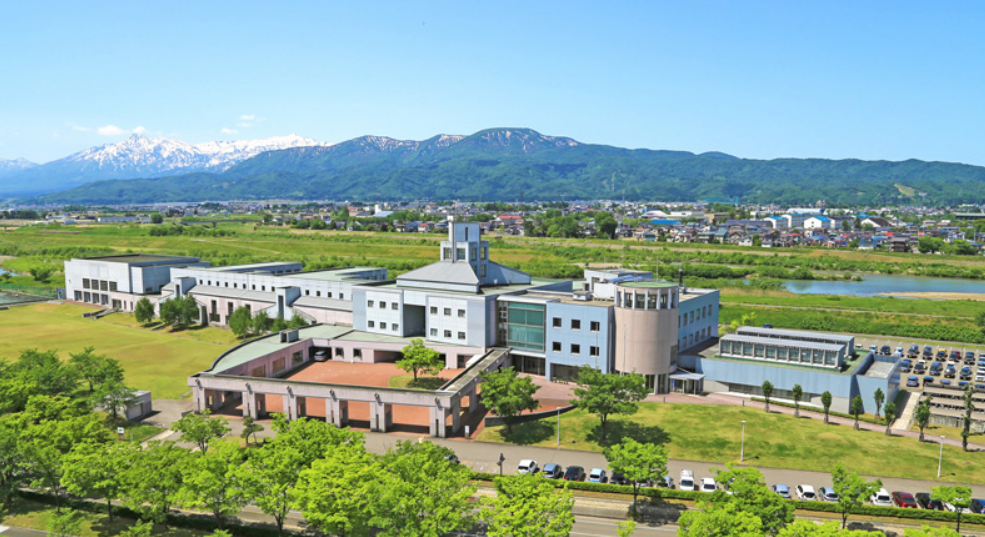 県立看護大　写真