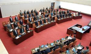 令和8年2月定例会採決の様子