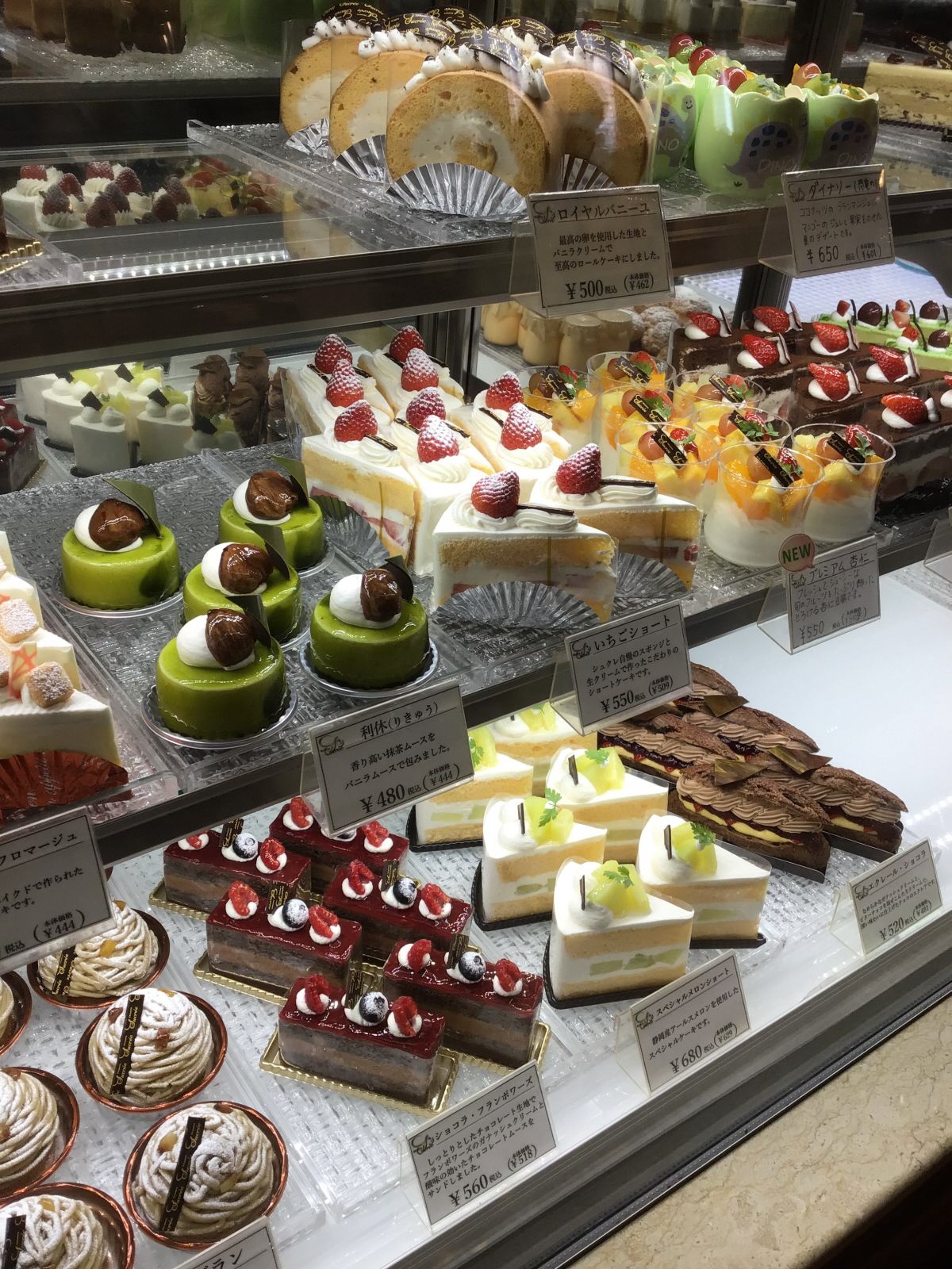 いちごのショートケーキとガナッシュショコラギフト
