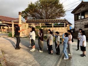 京町通りの見学の様子①