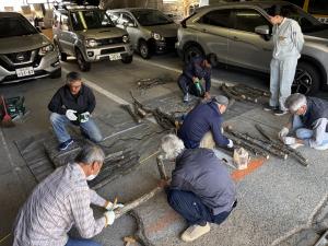 穴あけ・植菌作業の様子
