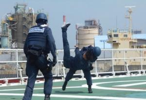 船内検索・テロリストの補足・制圧 (新潟海上保安部・東京税関新潟税関支署・東京出入国在留管理局新潟出張所)