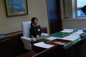 議長席に座る参加者の様子
