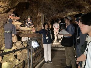 史跡佐渡金山内での見学の様子