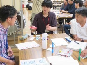 談笑している参加者の様子
