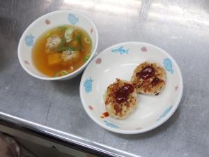 ハンバーグと団子汁