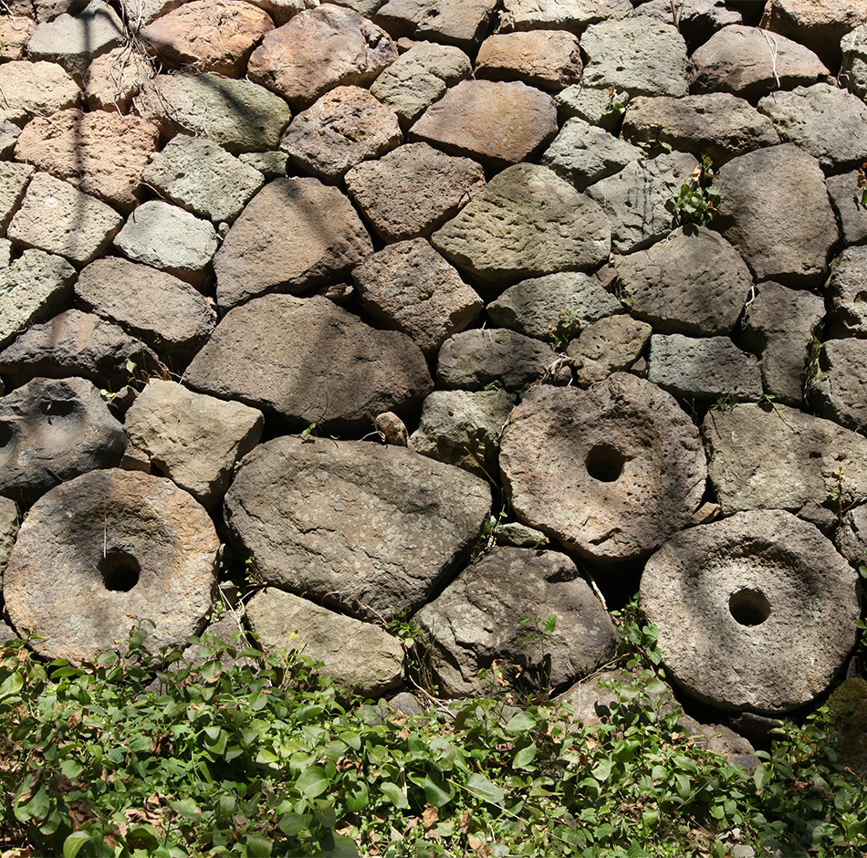 Stone mills were repurposed for use in the stone walls of Aikawaの画像