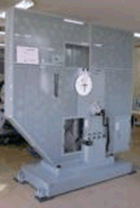 シャルピー衝撃試験機