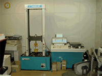 万能材料試験機