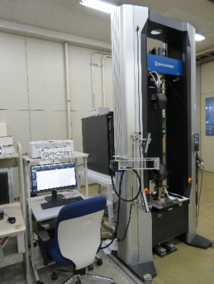 万能材料試験機