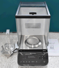 電子分析天びん