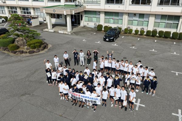 集合写真(新発田市立東中学校2年生のみなさん)