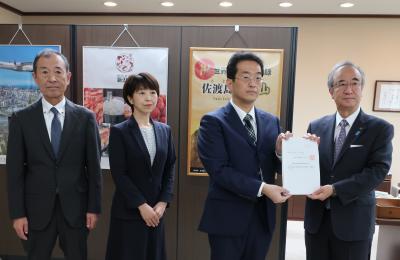 花角知事と人事委員会委員